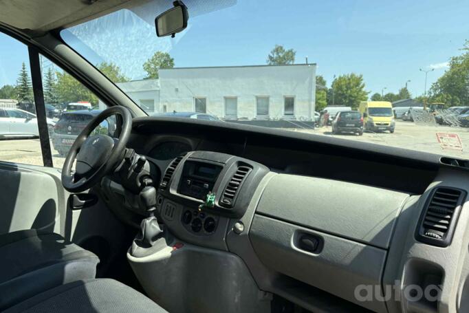 Renault Trafic 2 generation Minivan