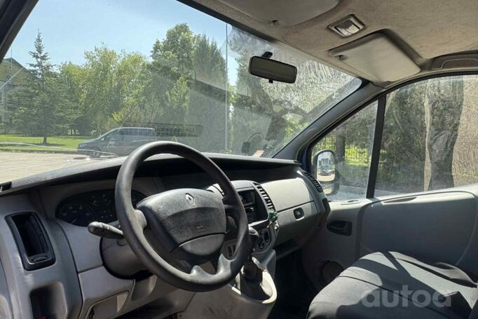 Renault Trafic 2 generation Minivan