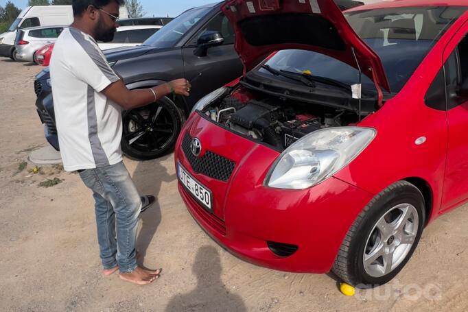 Toyota Yaris 2 generation