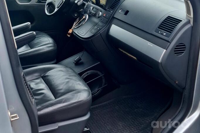 Volkswagen Multivan T5 Minivan