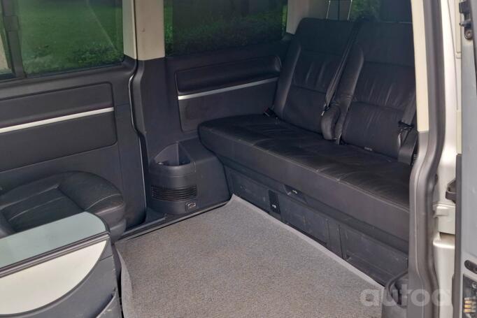 Volkswagen Multivan T5 Minivan