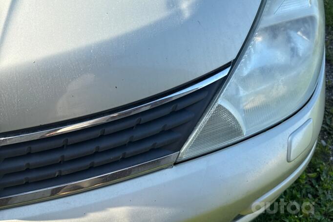Nissan Tiida C11 Hatchback