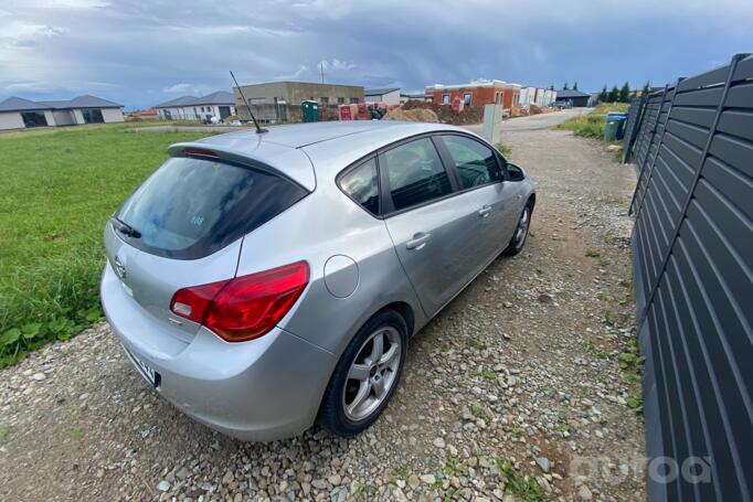 Opel Astra J Hatchback 5-doors