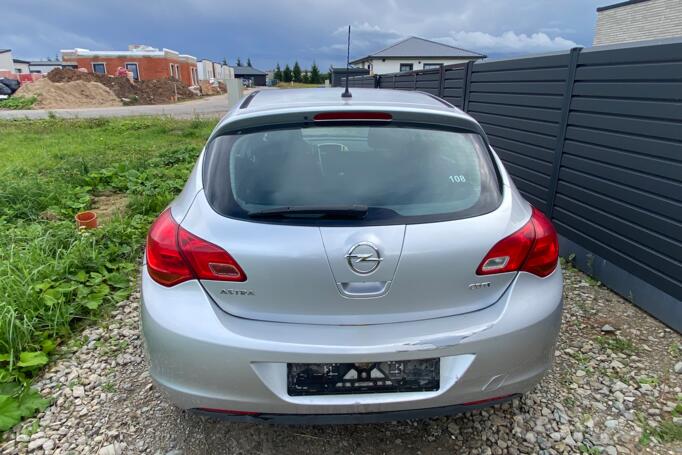 Opel Astra J Hatchback 5-doors