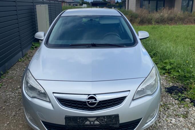 Opel Astra J Hatchback 5-doors