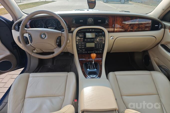 Jaguar XJ 3 generation (X350/X358)