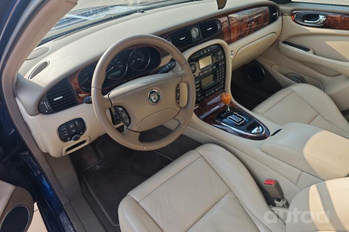 Jaguar XJ 3 generation (X350/X358)