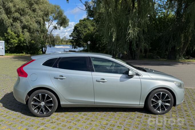 Volvo V40 2 generation Hatchback 5-doors