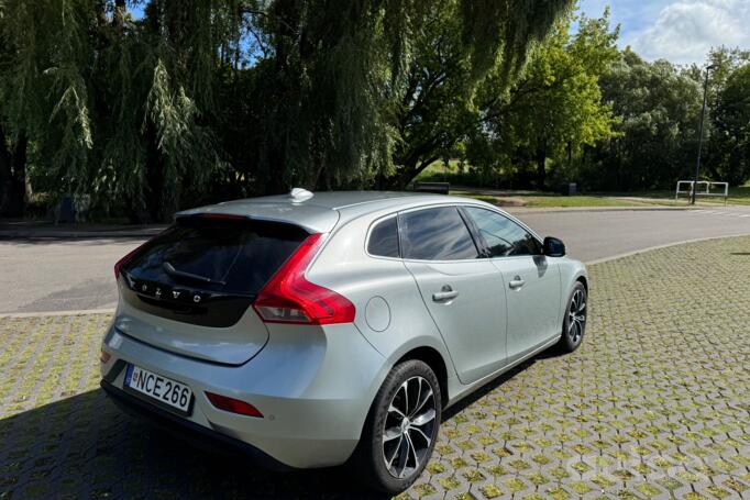 Volvo V40 2 generation Hatchback 5-doors