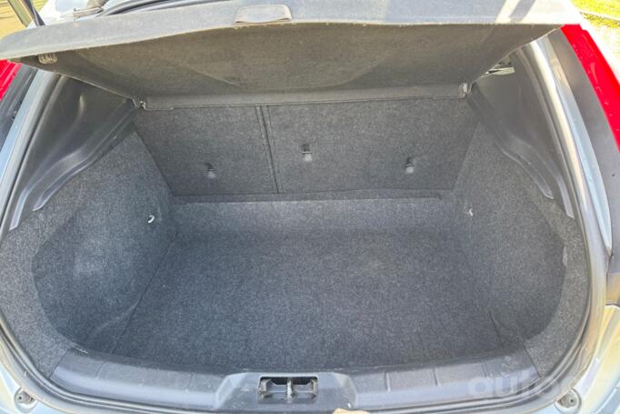Volvo V40 2 generation Hatchback 5-doors