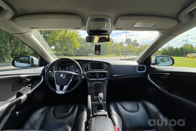 Volvo V40 2 generation Hatchback 5-doors