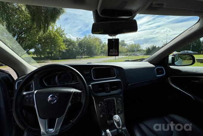 Volvo V40 2 generation Hatchback 5-doors