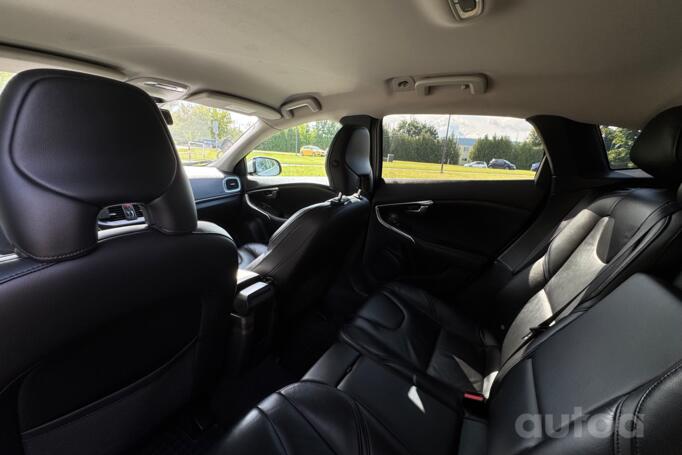 Volvo V40 2 generation Hatchback 5-doors