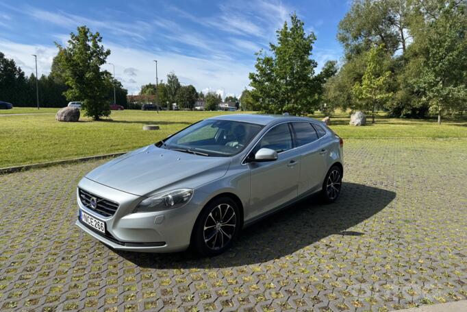 Volvo V40 2 generation Hatchback 5-doors