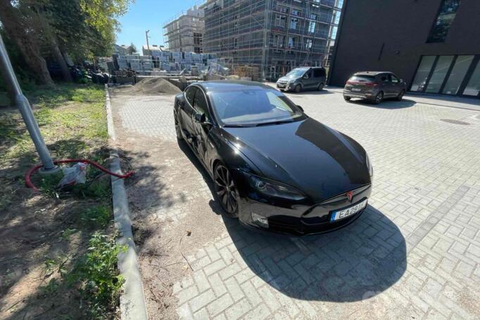 Tesla Model S 1 generation Liftback