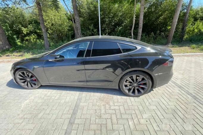 Tesla Model S 1 generation Liftback