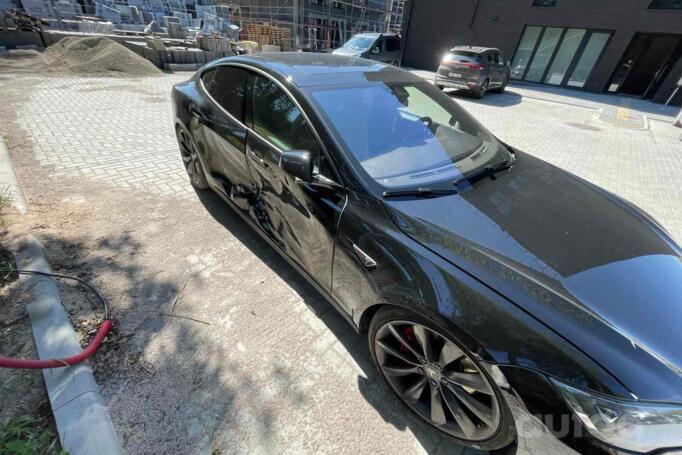 Tesla Model S 1 generation Liftback