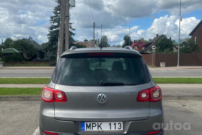 Volkswagen Tiguan 1 generation Crossover