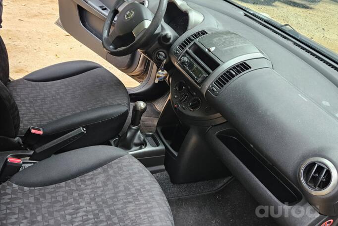 Nissan Note E11 Hatchback