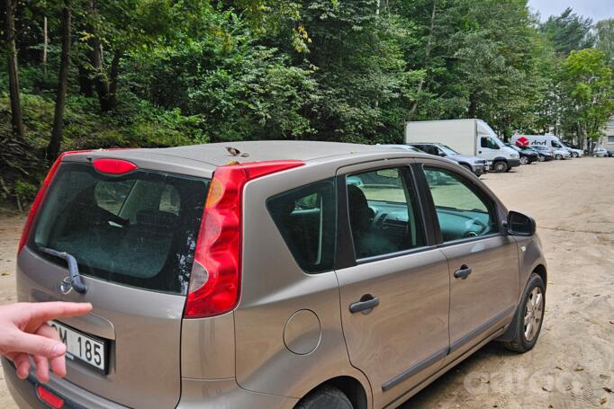 Nissan Note E11 Hatchback