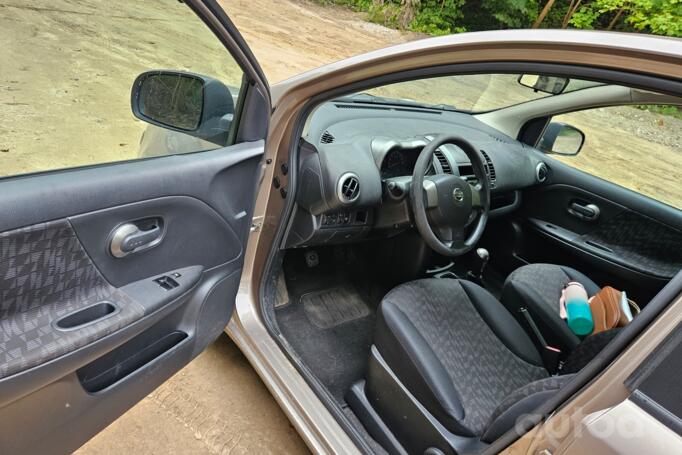 Nissan Note E11 Hatchback