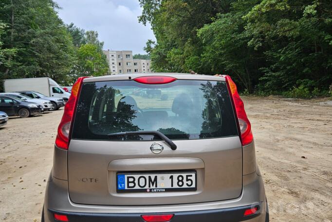 Nissan Note E11 Hatchback