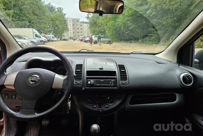 Nissan Note E11 Hatchback