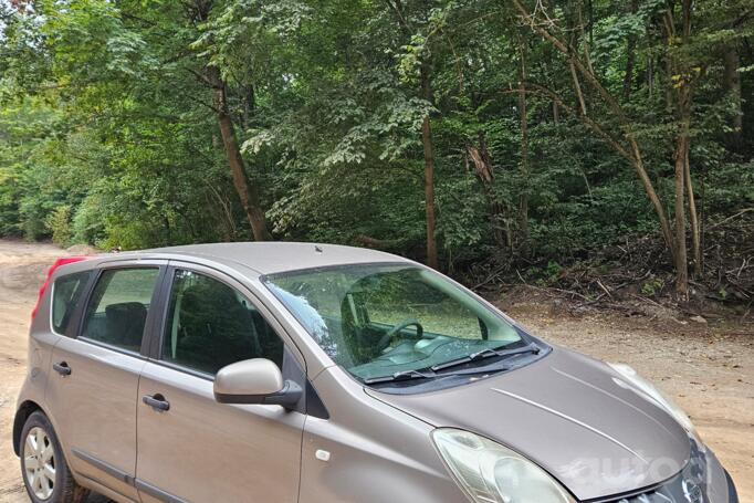 Nissan Note E11 Hatchback