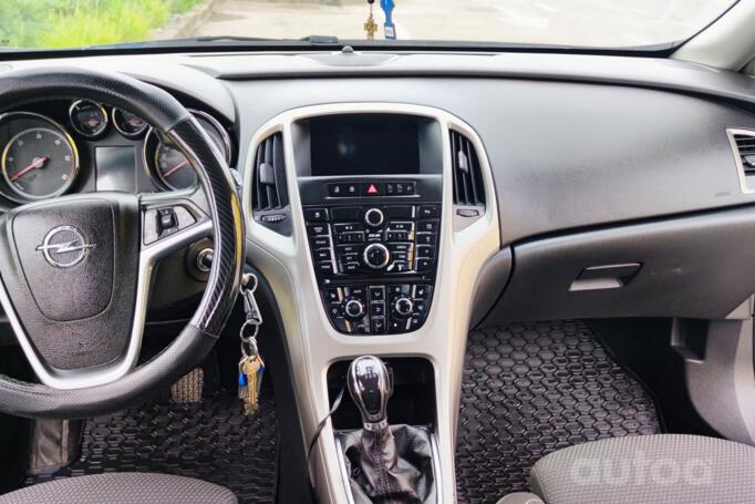 Opel Astra J Sports Tourer wagon