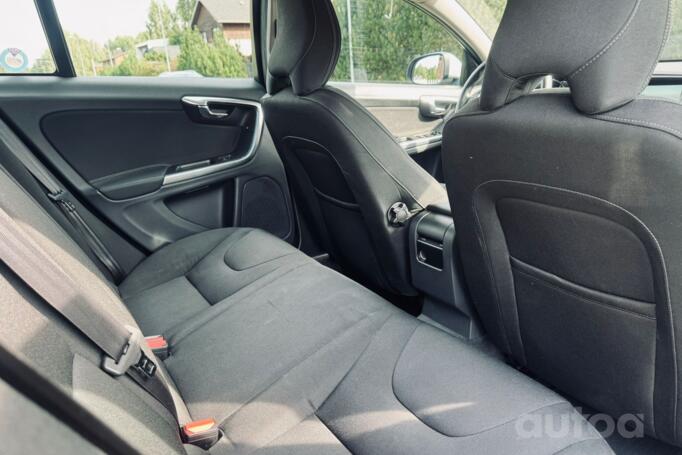 Volvo V60 1 generation [restyling] wagon 5-doors
