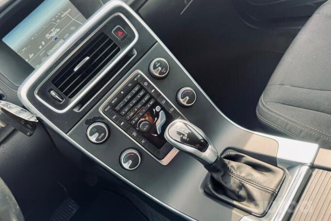 Volvo V60 1 generation [restyling] wagon 5-doors