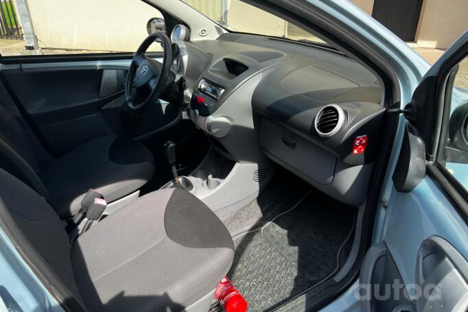 Toyota Aygo 1 generation Hatchback 5-doors