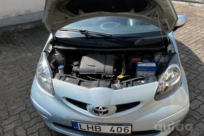 Toyota Aygo 1 generation Hatchback 5-doors