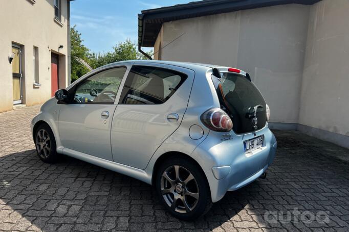 Toyota Aygo 1 generation Hatchback 5-doors