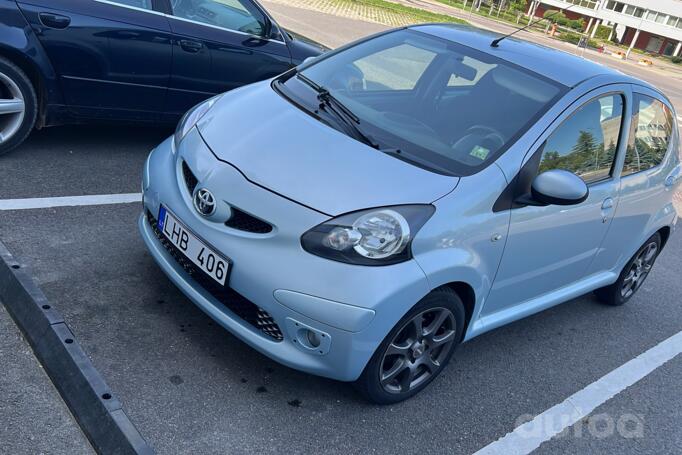 Toyota Aygo 1 generation Hatchback 5-doors