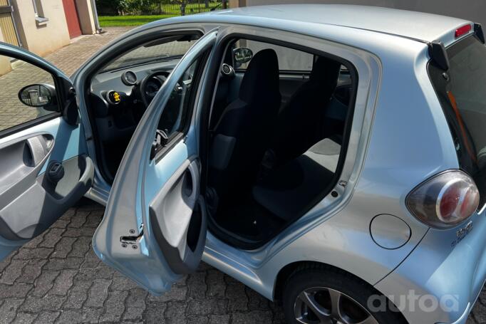 Toyota Aygo 1 generation Hatchback 5-doors