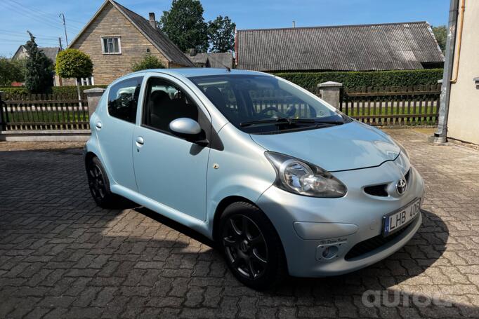 Toyota Aygo 1 generation Hatchback 5-doors