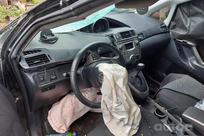 Toyota Verso 1 generation Minivan