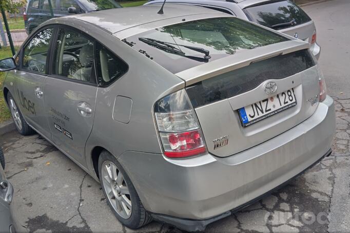 Toyota Prius 2 generation Hatchback