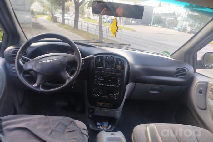 Chrysler Voyager 4 generation [restyling] Minivan Grand