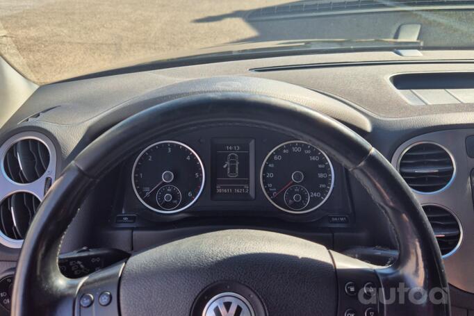 Volkswagen Tiguan 1 generation Crossover