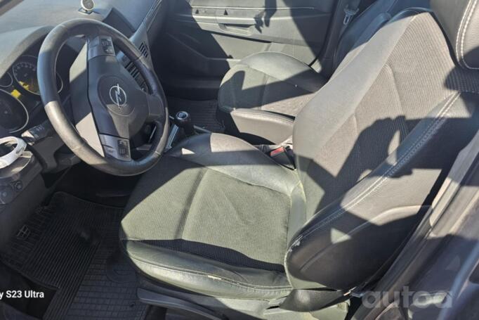 Opel Astra H Hatchback