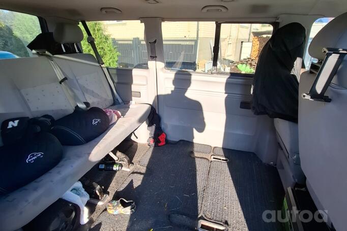 Volkswagen Transporter T5 Minivan 4-doors