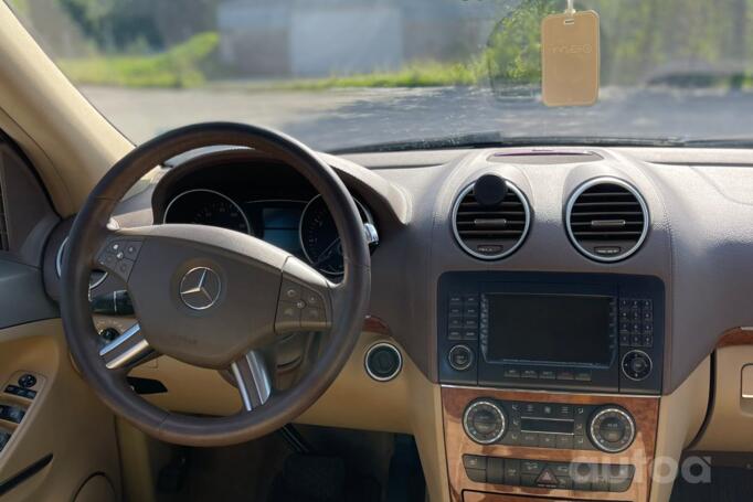 Mercedes-Benz GL-Class X164 SUV