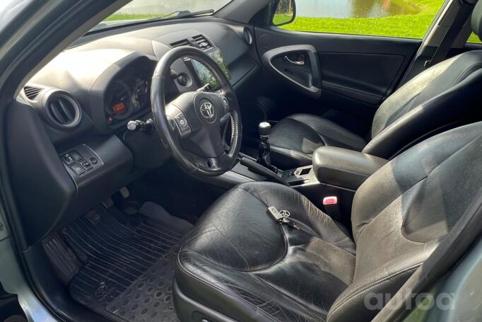 Toyota RAV4 3 generation Crossover