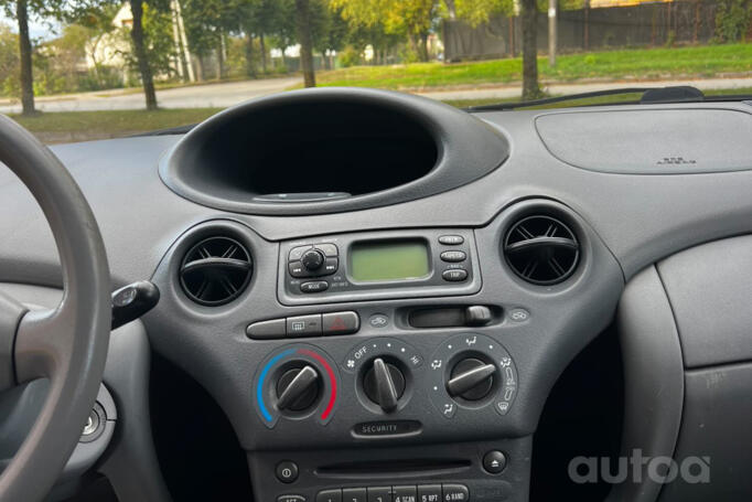 Toyota Yaris 1 generation