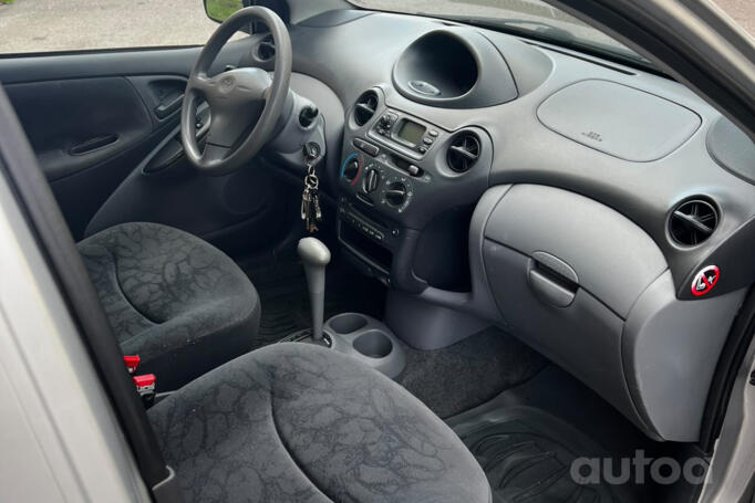 Toyota Yaris 1 generation