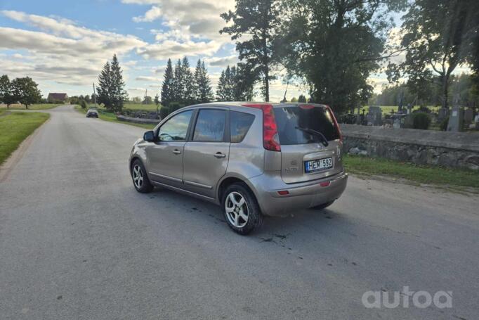 Nissan Note E11 Hatchback