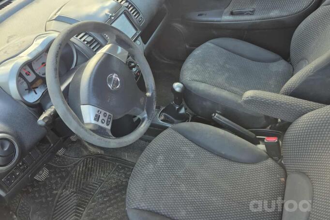 Nissan Note E11 Hatchback