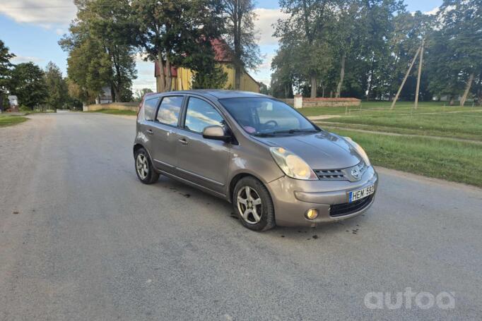 Nissan Note E11 Hatchback